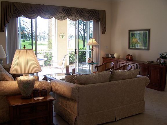 5th image of 2395 Mont Claire Dr Unit 101