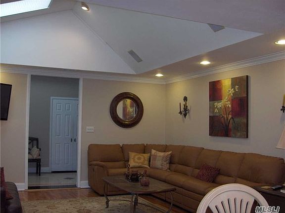 3rd image of 112 Virginia Ave