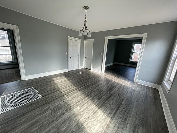 4th image of 1418 Kenmore Ave