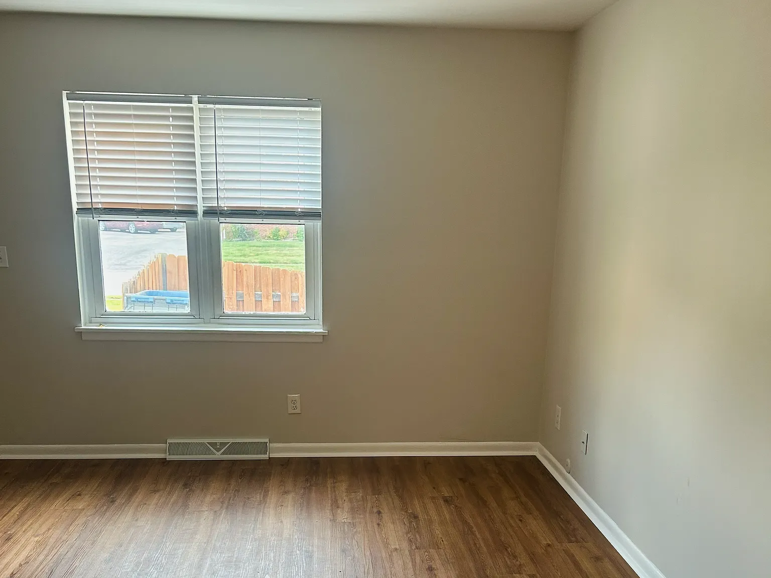 2 bed, 1200 sqft, $1,250 — Photo 3