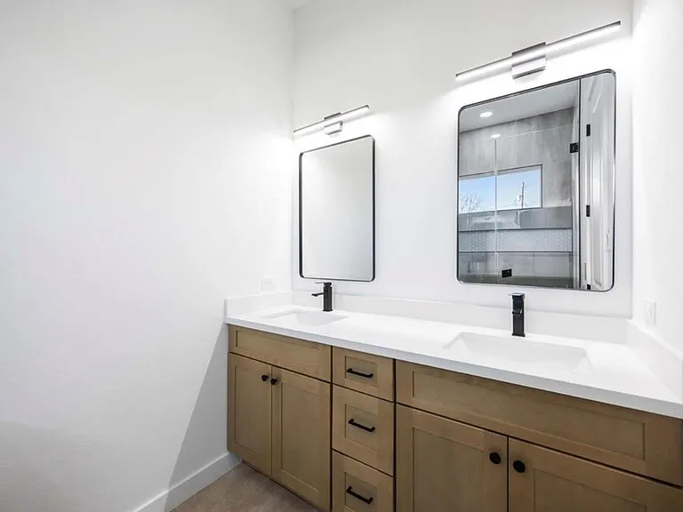 3923 Aledo St #B — Photo 8