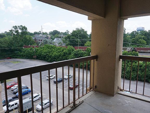 4th image of 1600 Park Cir APT 515