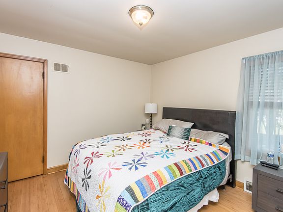 4th image of 737 College Ave #1