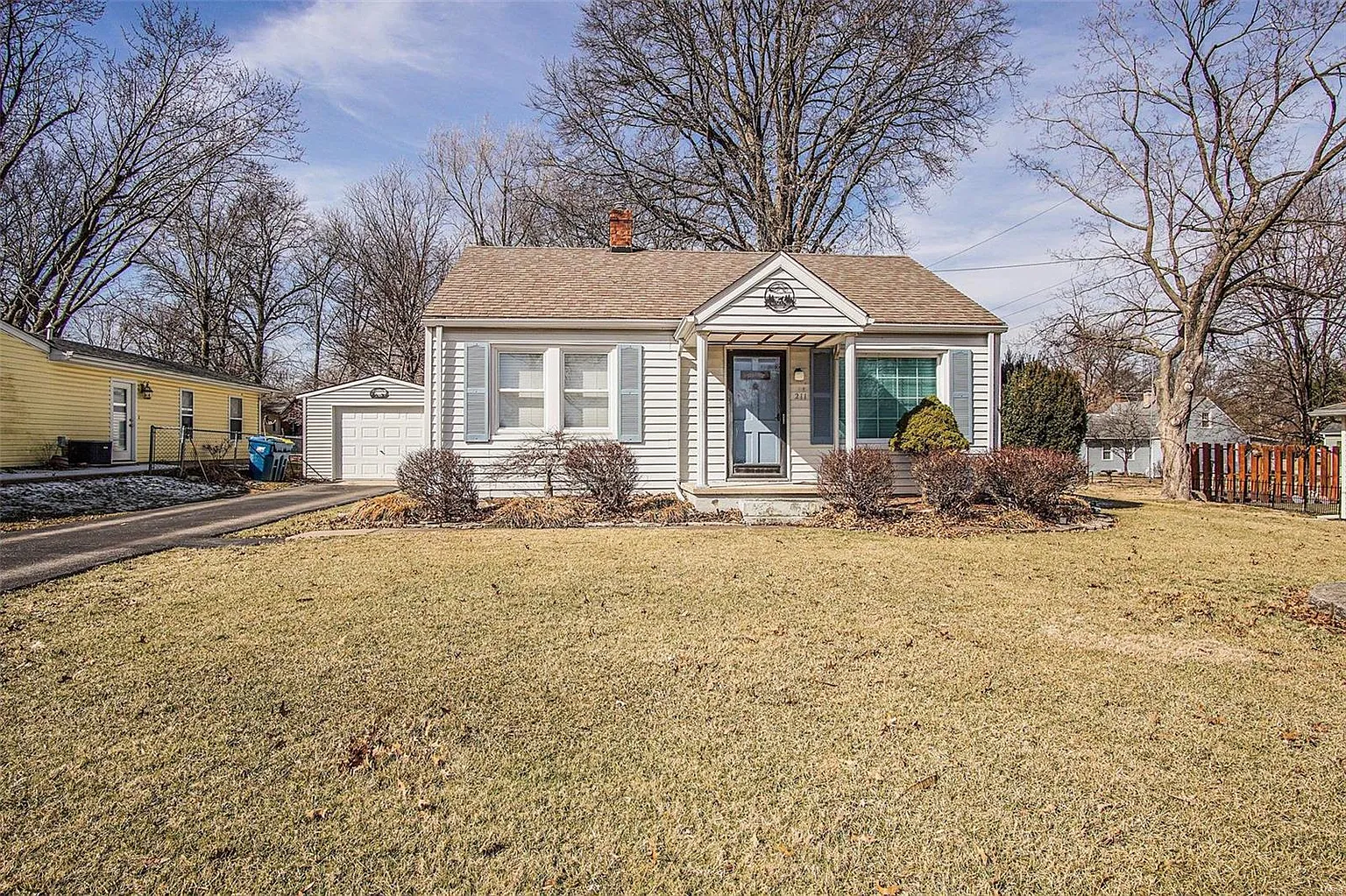 211 Circle Dr photo 1