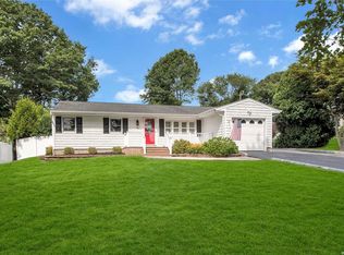 88 San Juan Dr, Hauppauge, NY 11788