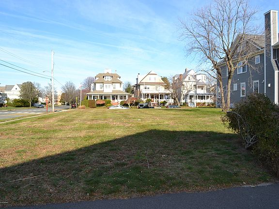 3rd image of 410 1st Avenue