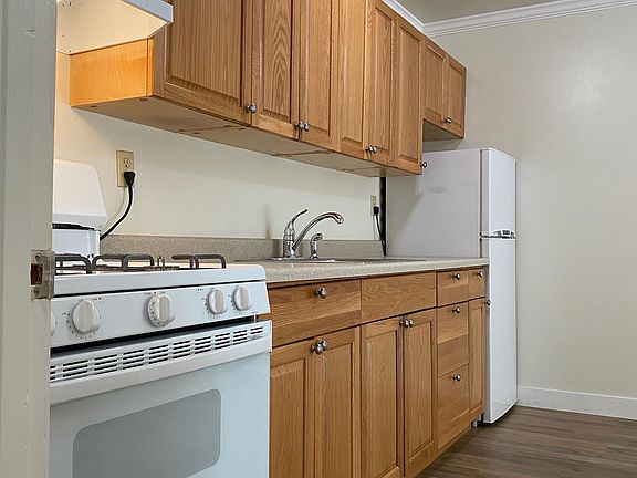 3rd image of 2121 Whitman Way #10