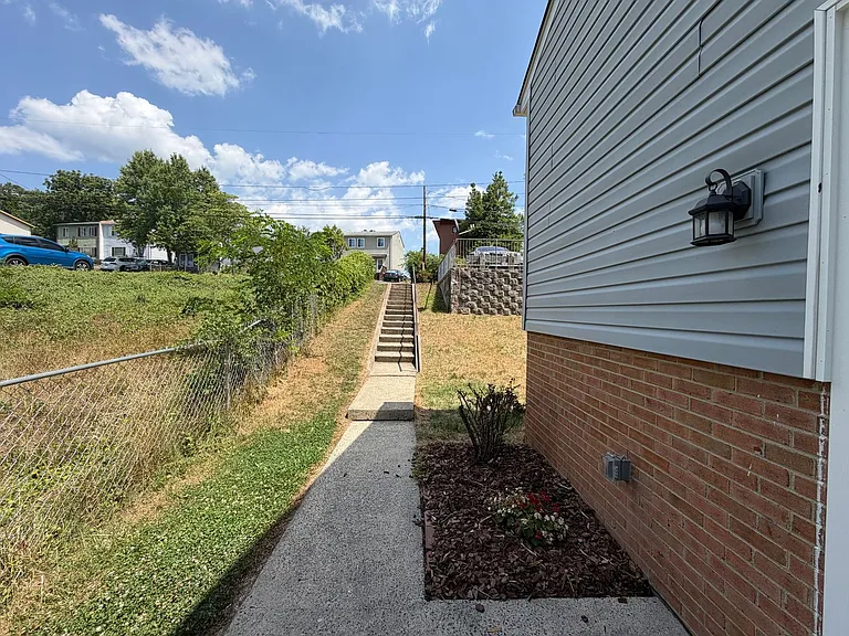 813 Ridge St — Photo 6