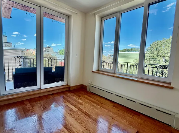 165 Nassau Avenue image 1 of 6