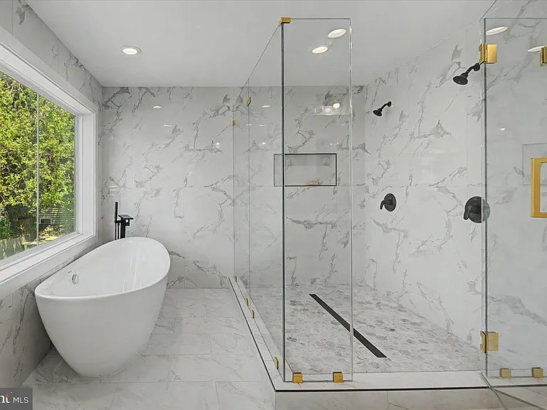 2902 Vista St NE — Photo 7