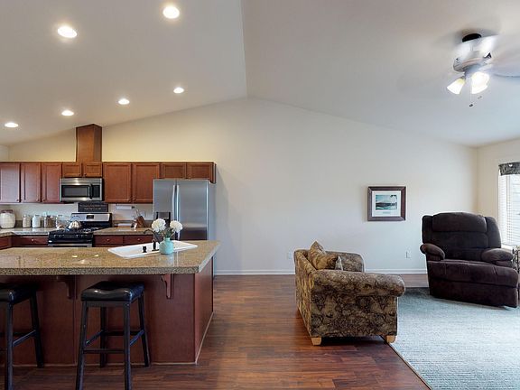 3rd image of 231 Kuchenski Dr