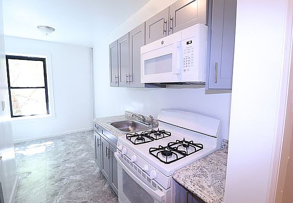 4th image of 13270 Sanford Ave APT 1I