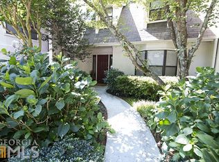 1906 Huntingdon Trl, Sandy Springs, GA 30350