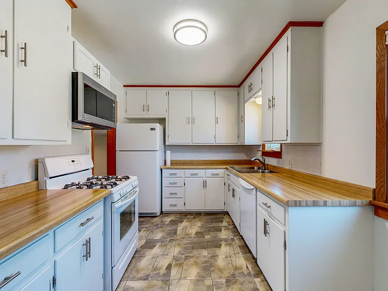 403 7th St NW — Photo 9