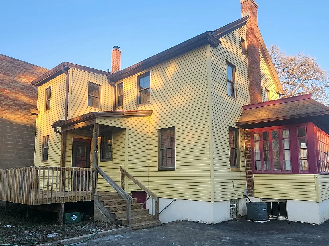 4 bed, 1.5 bath, 1528 sqft, $1,850 — Photo 2