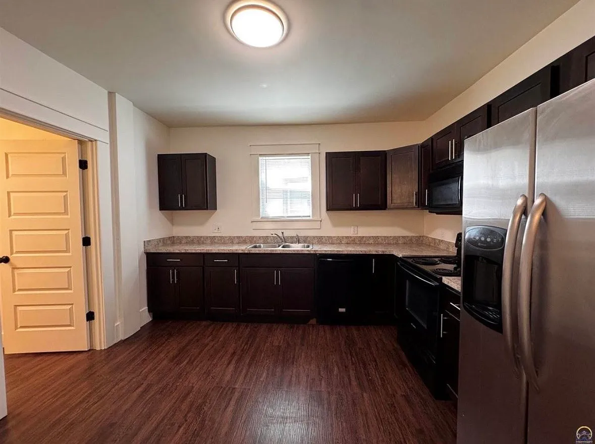 2 bed, 900 sqft, $950 — Photo 2