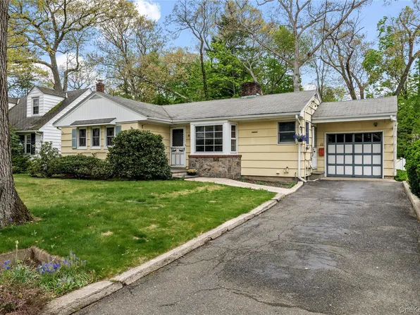 8 Birch Drive, South Huntington, NY 11746