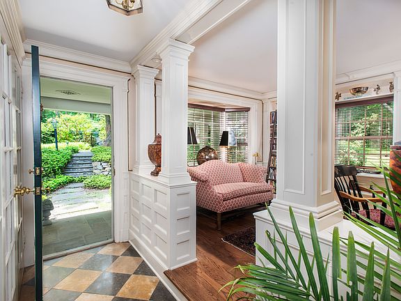 4th image of 4 Dogwood Ln