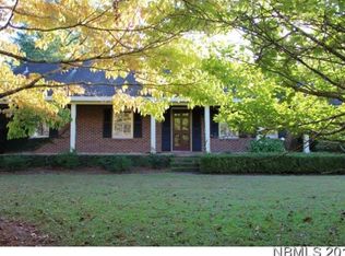 408 Country Club Dr, Trent Woods, NC 28562