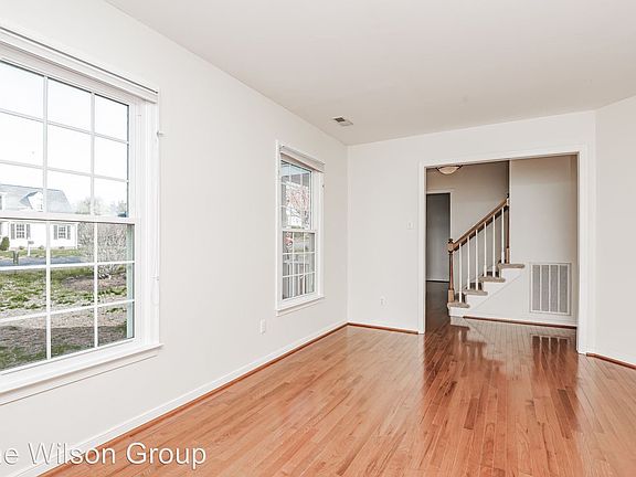 3rd image of 10701 Argonne Dr