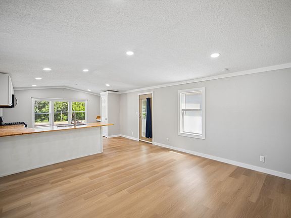 5th image of 6901 SE 14th St #118