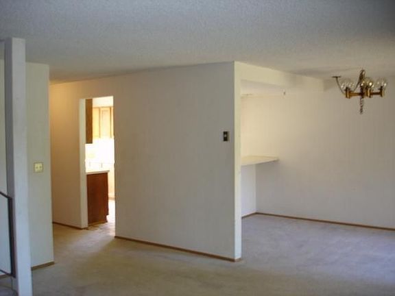 2nd image of 111 NW Columbia Dr