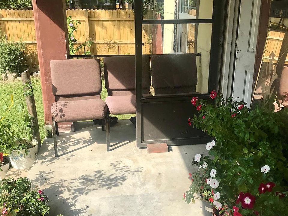 2nd image of 2039 N Maplewood Ave