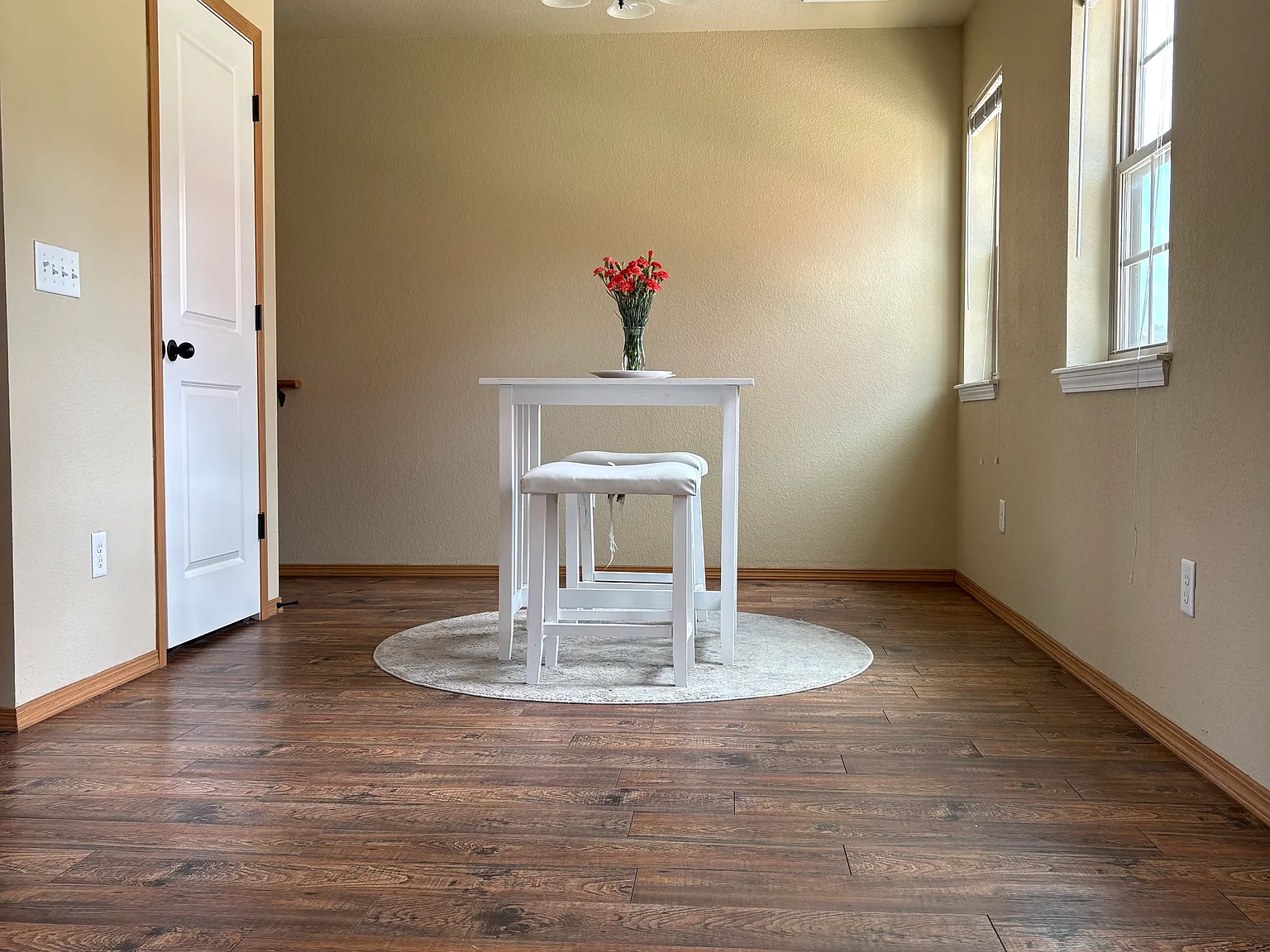 2 bed, 2.5 bath, 1242 sqft, $1,295 — Photo 2