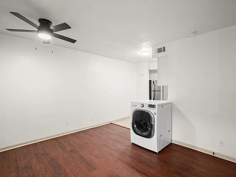 1010 W 23rd St #3 — Photo 5