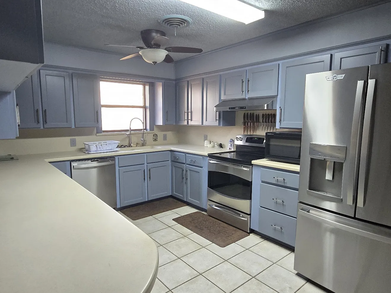 3 bed, 2000 sqft, $6,000 — Photo 2