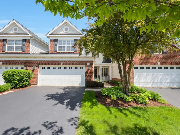 1042 Riviera Dr, Elgin, IL 60124