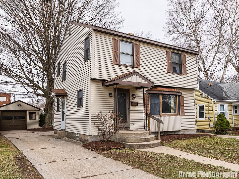 1st image of 724 Everglade Dr SE