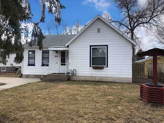 3rd image of 916 3rd St SE