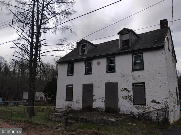 18 Front St #20, Upland, PA 19015