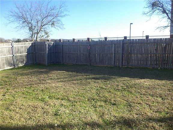 3rd image of 1604 Bramble Creek Dr