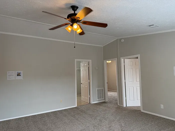 3 bed, 2.0 bath, 1120 sqft, $1,595 — Photo 2