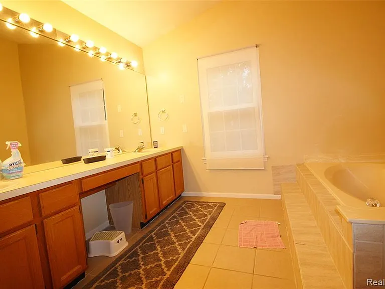 193 Saxon Ct — Photo 11