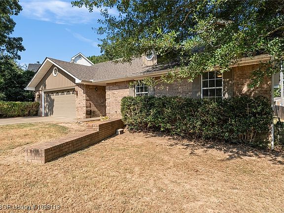 2nd image of 850 Country Club Dr