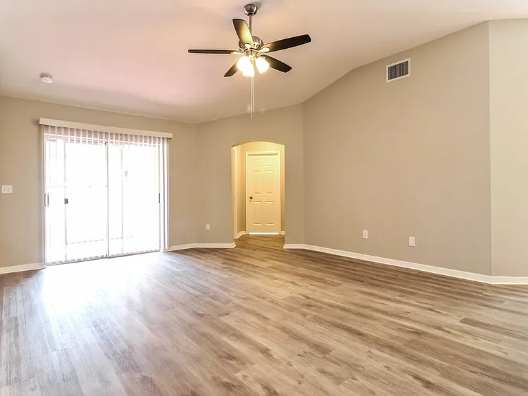 3304 Pin Oak Ln — Photo 4
