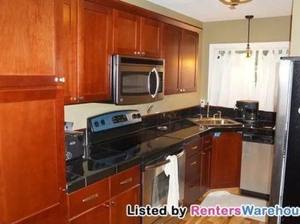 1860 McMenemy St E #K, Maplewood, MN 55117