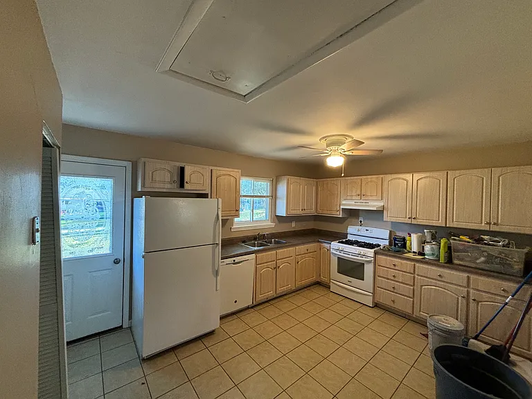 852 Weedel Dr — Photo 10
