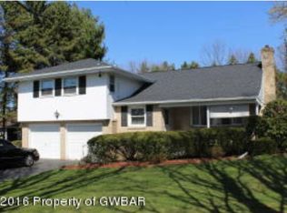16 Independence Rd, Mountain Top, PA 18707