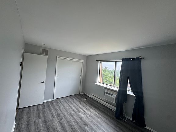 4th image of 254 Richard Ct
