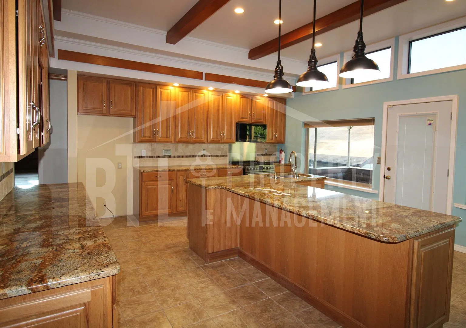 Spacious 3-Bed, 3-Bath Home Near Table Rock Lake Pet Friendly with Pool & More! — Photo 3