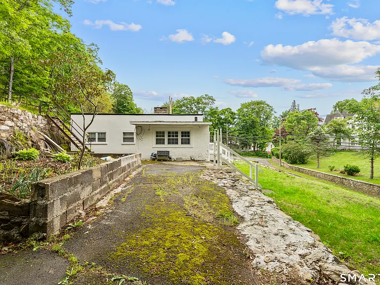 399 Hawthorne Ave — Photo 4