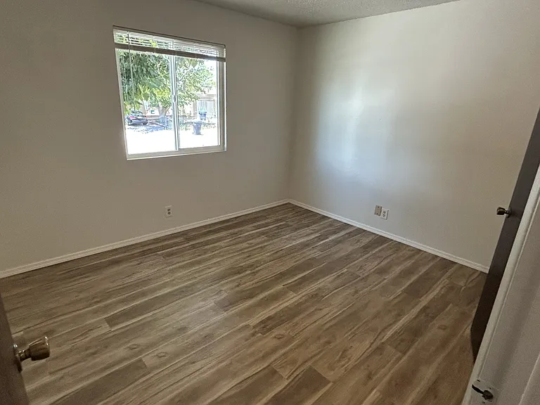 604 Mountain View Ave NE — Photo 5