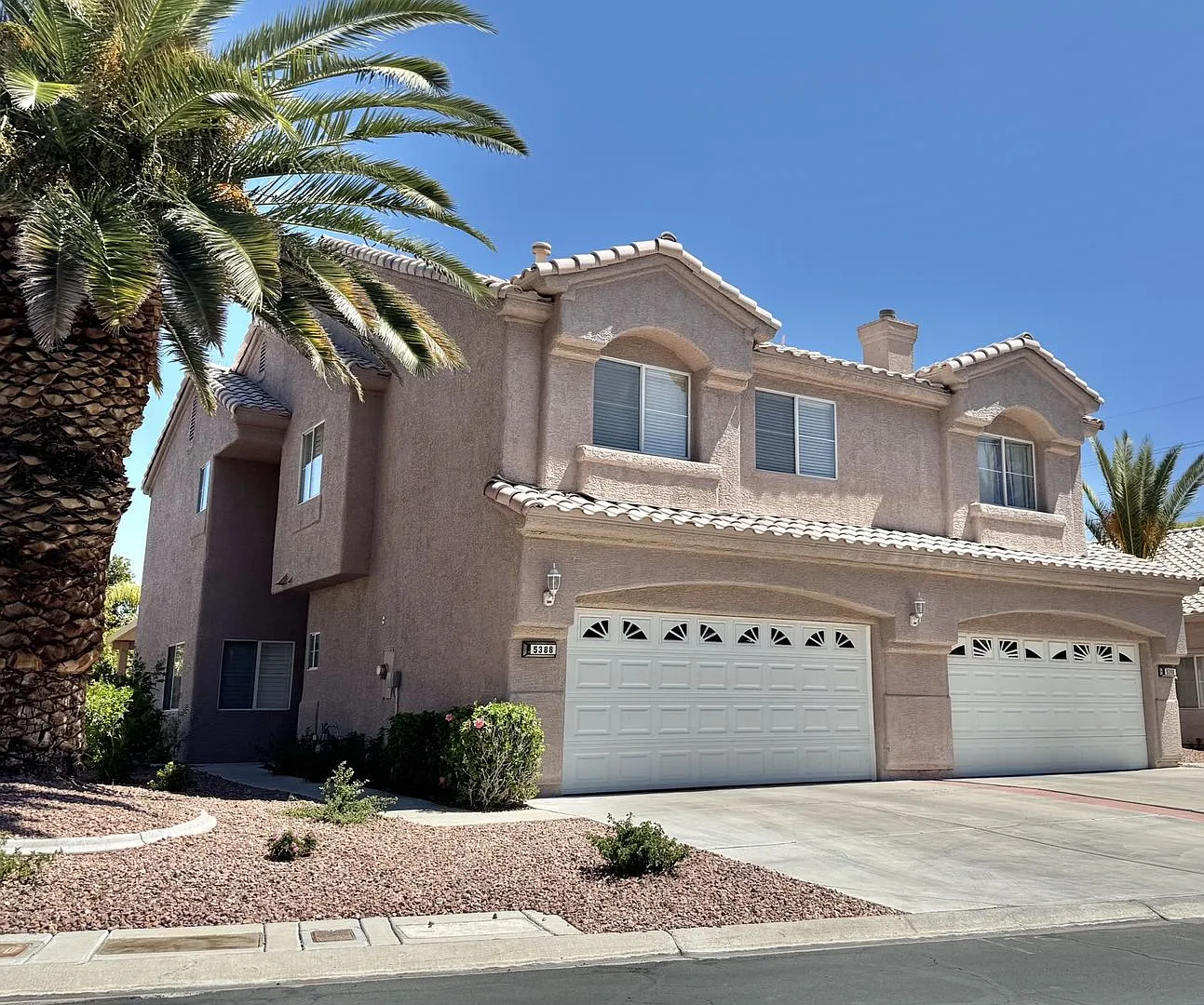 Stunning 2 Bedrooms 2.5 Bathrooms Two Story Townhouse In Gated Community! — Photo 1
