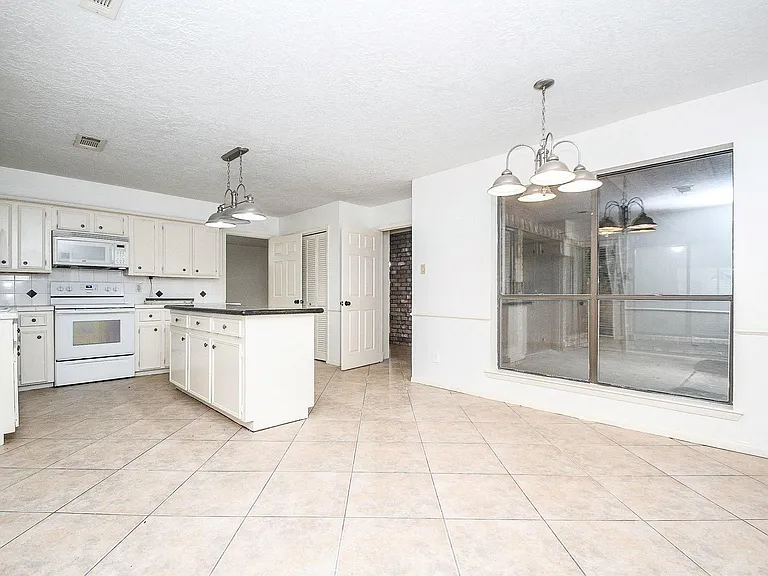 6702 Spring Leaf Dr — Photo 40