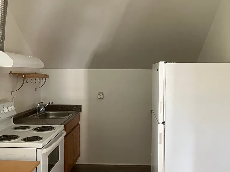 411 Cedar St #C — Photo 10