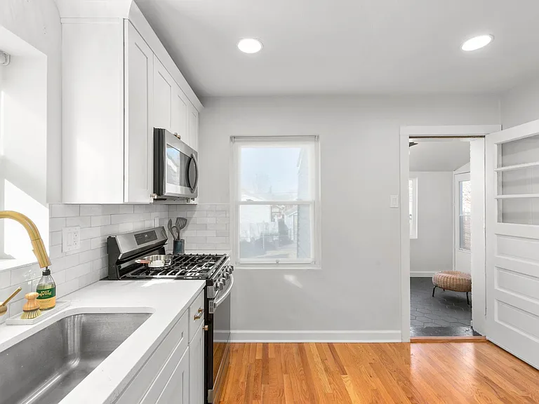 5521 Mardel Ave — Photo 8